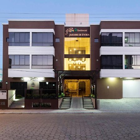 Apartamento Economico Para 4 Pessoas Em Bombinhas Esterno foto